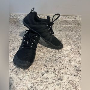 Weweya Barefoot sneaker black size 8.5 like new